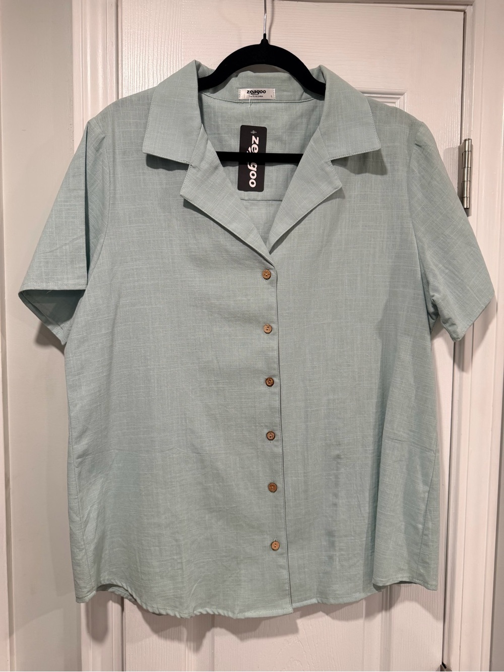 NWT Zeagoo Size L Sage Green Cotton Short Sleeve Coconut Button Resort Shirt